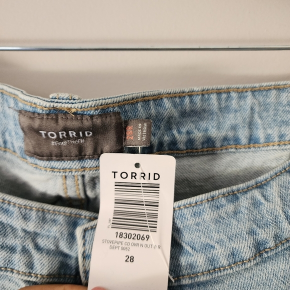 Torrid Feel The Fit Stovepipe Classic Denim Straight Leg Jeans Size 28 PLUS NWT - Picture 10 of 11